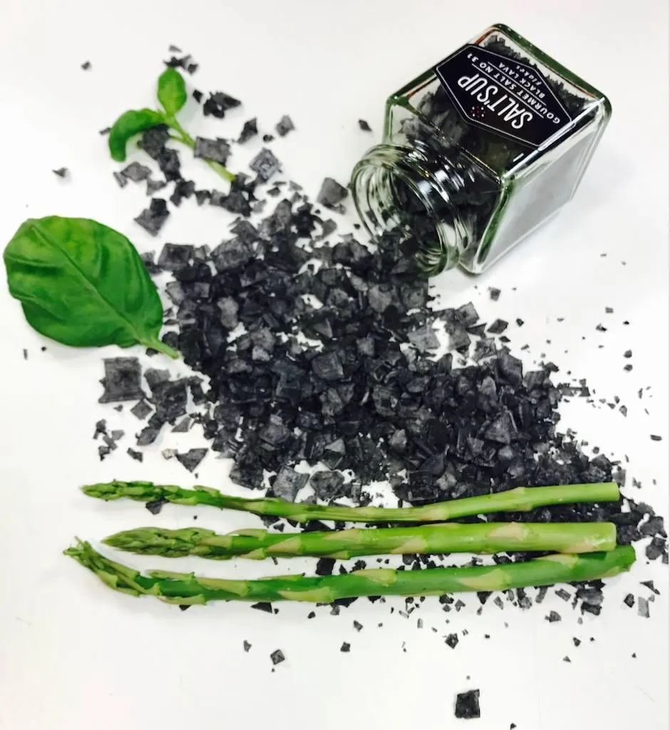 BLACK LAVA salt flakes